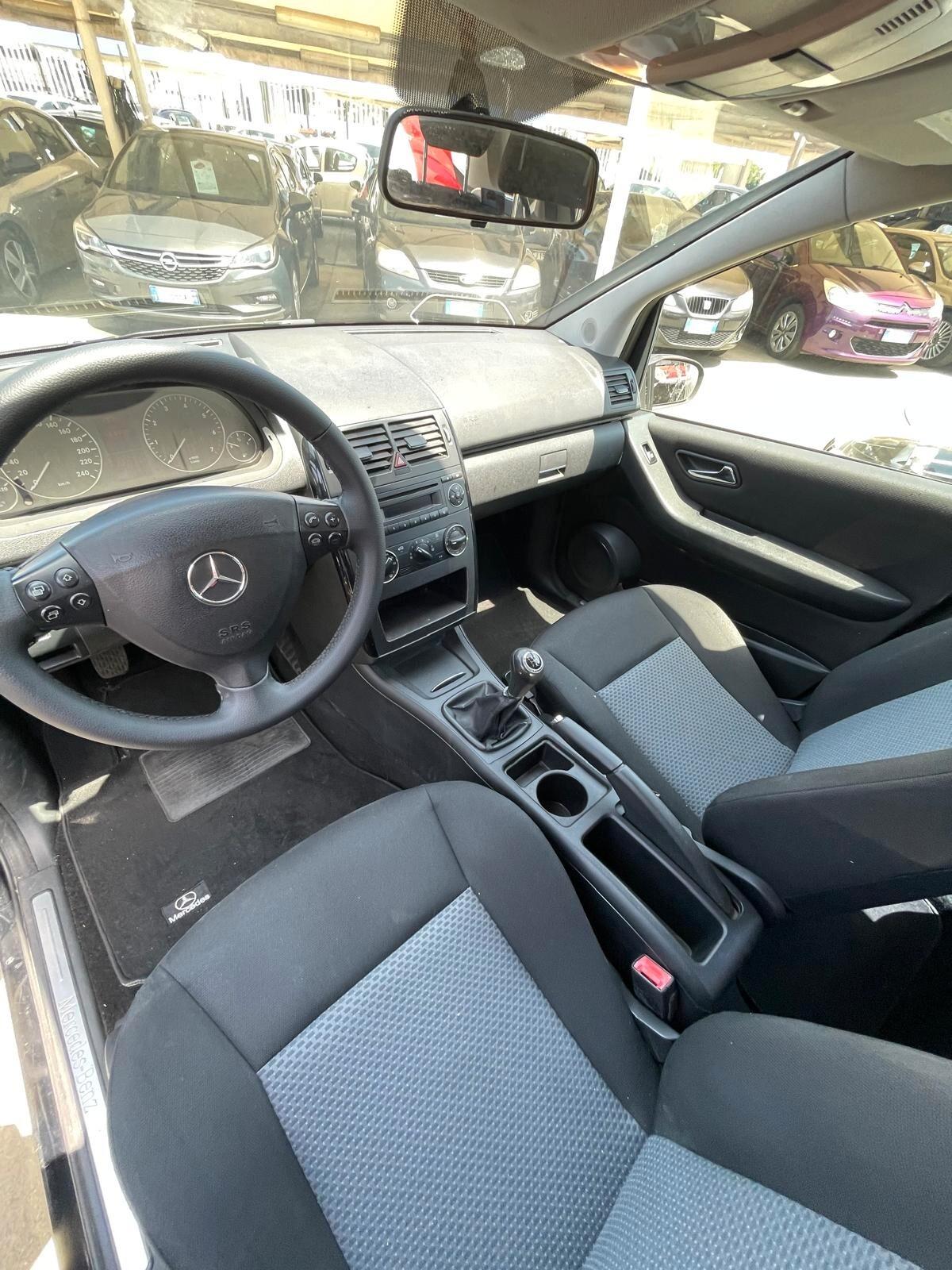 MERCEDES A150 1,5 BENZ.