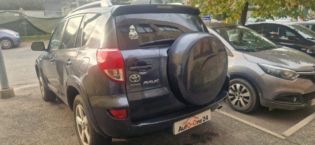 TOYOTA RAV 4 RAV4 2.2 D-4D 177 CV Luxury PER COMMERCIANTI