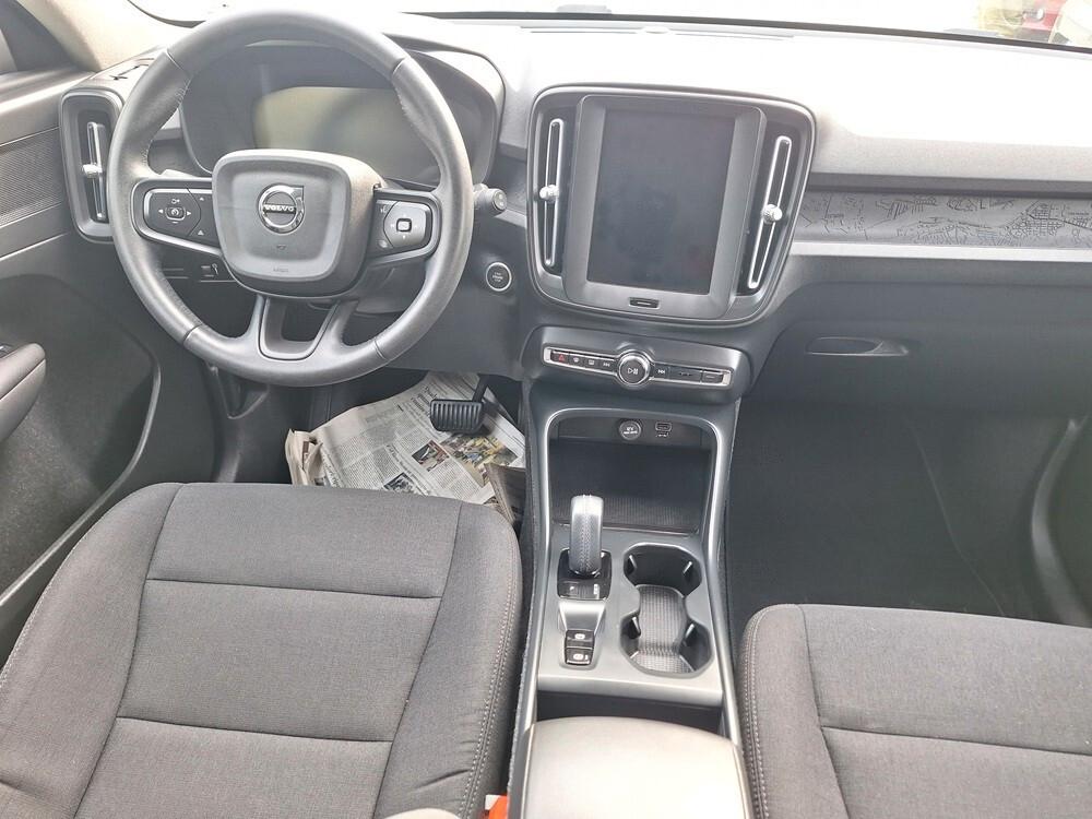 Volvo XC40 Momentum Core