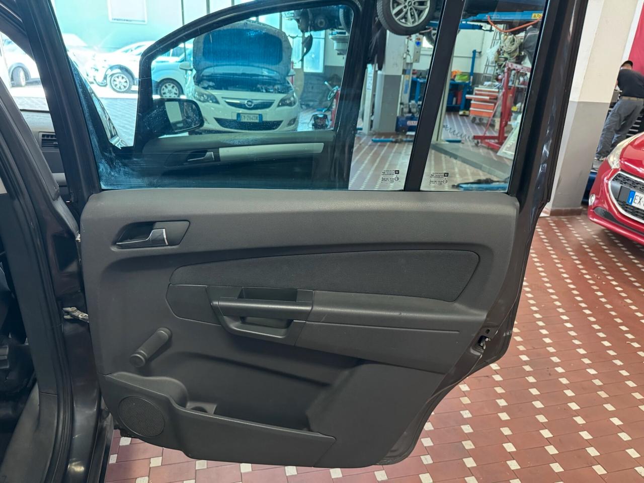 Opel Zafira 1.6 16V VVT Cosmo - 7 POSTI
