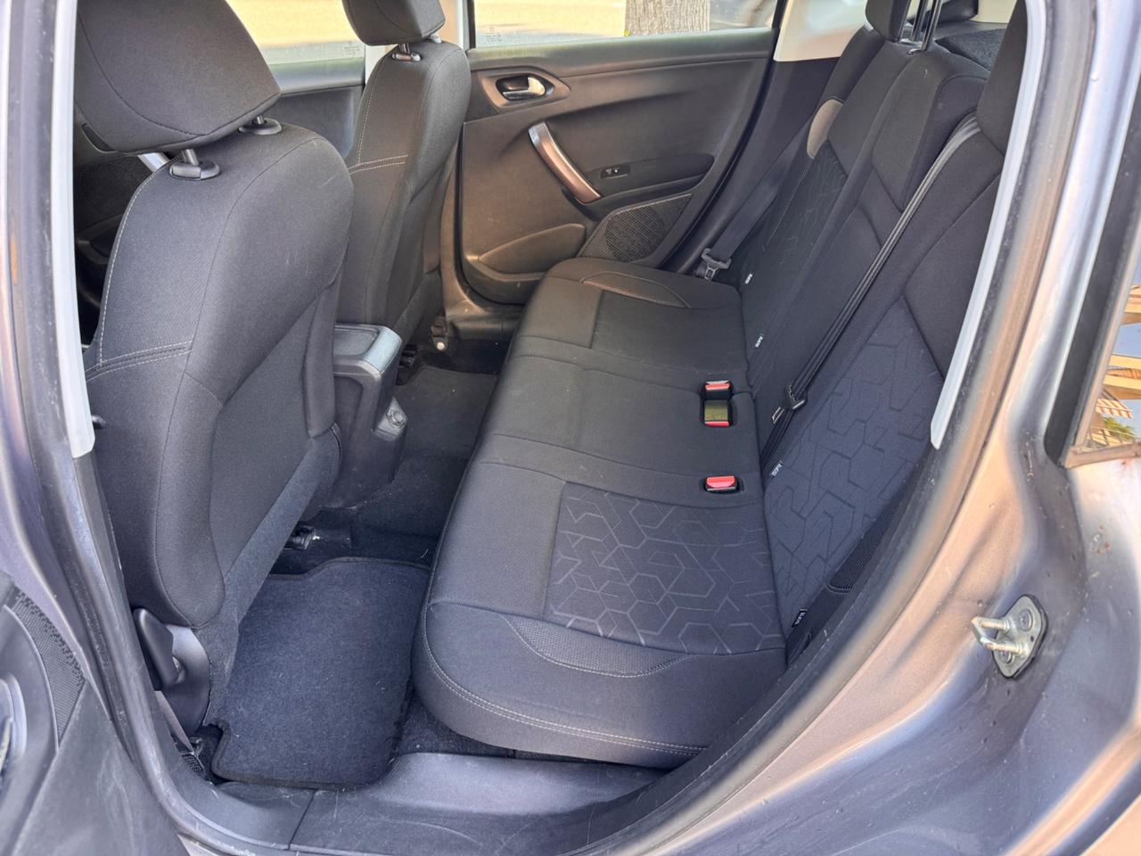 Peugeot 2008 1.2 82CV neopaten garanzia 12 mesi