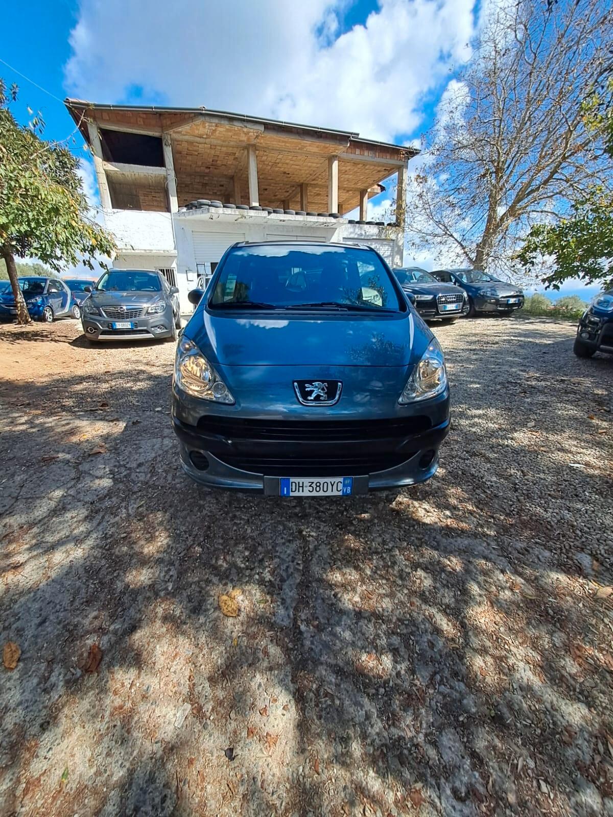Peugeot 1007 1.4 Happy km 68000