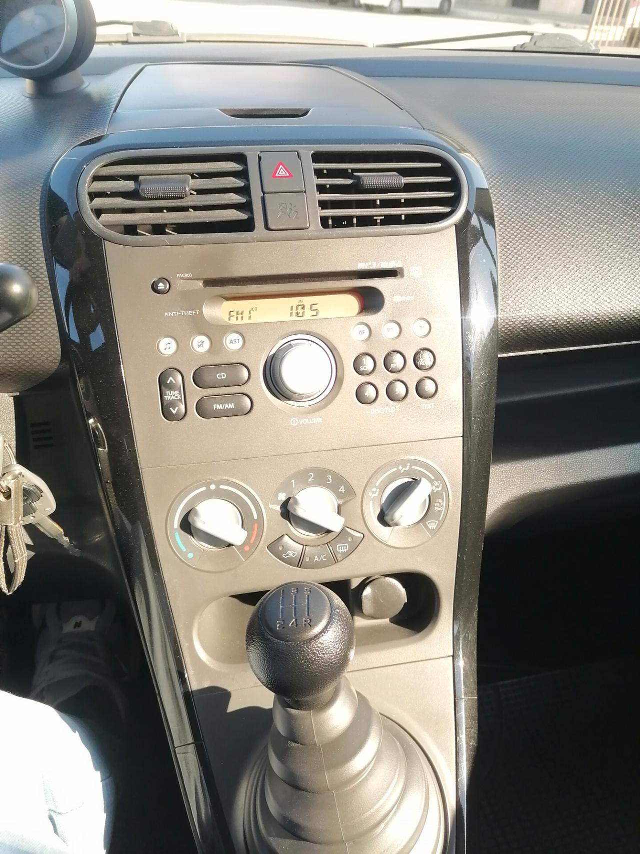 Suzuki Splash 1.0 VVT Style 2014