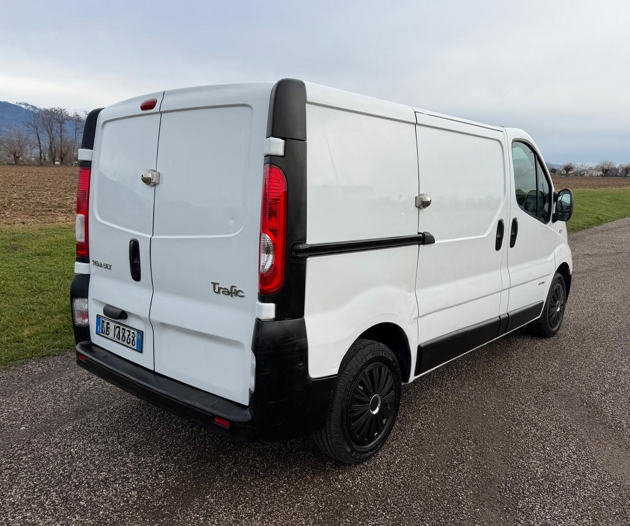 RENAULT TRAFIC 2.0 CTDi 115 CV 6 MARCE CLIMA AUTO