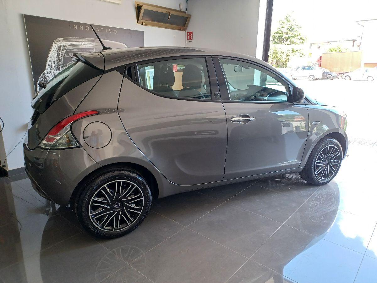 LANCIA - Ypsilon - 1.0 FireFly 5p. S&S Hybrid Gold