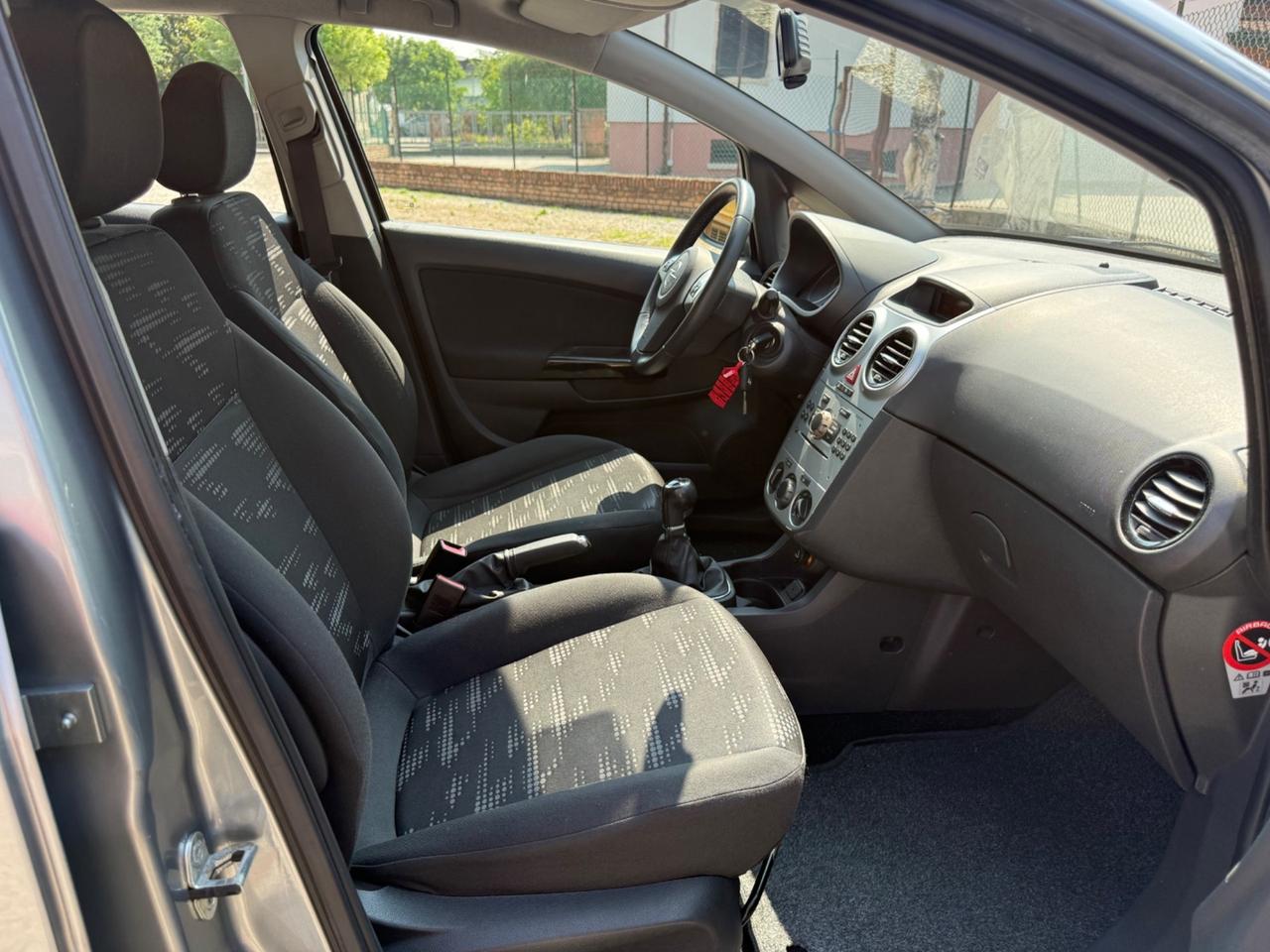 Opel Corsa 1.2 5 porte Cosmo