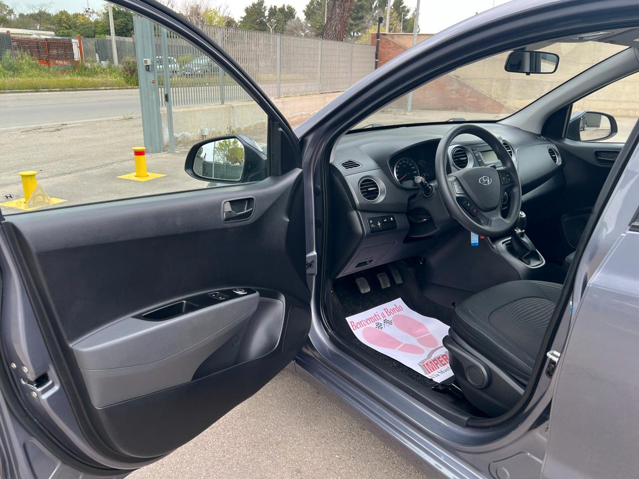 Hyundai i10 1.0 LPGI Econext Login GARANZIA