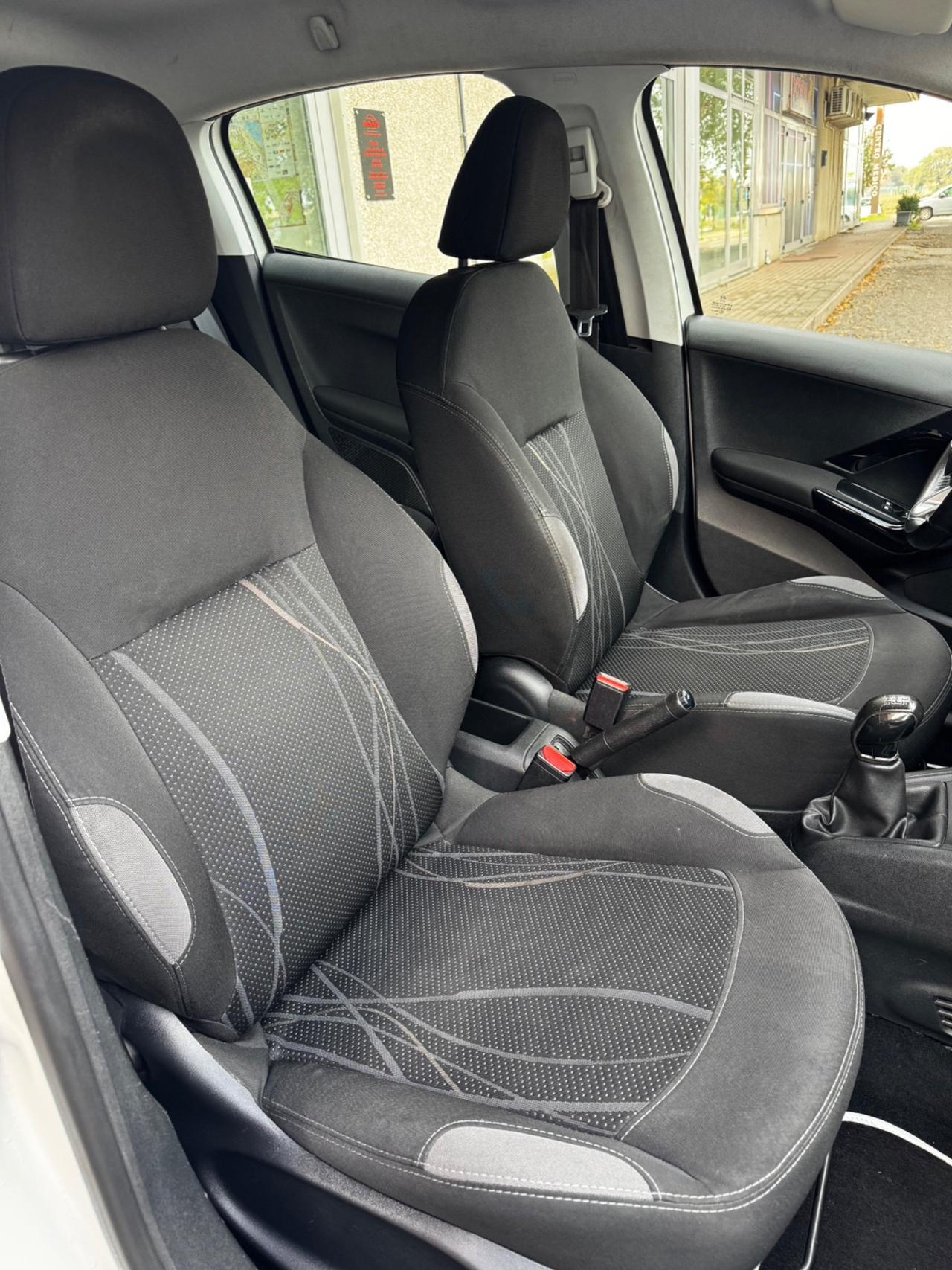 Peugeot 208 1.4 HDi 68 CV 5 porte Neopatentati