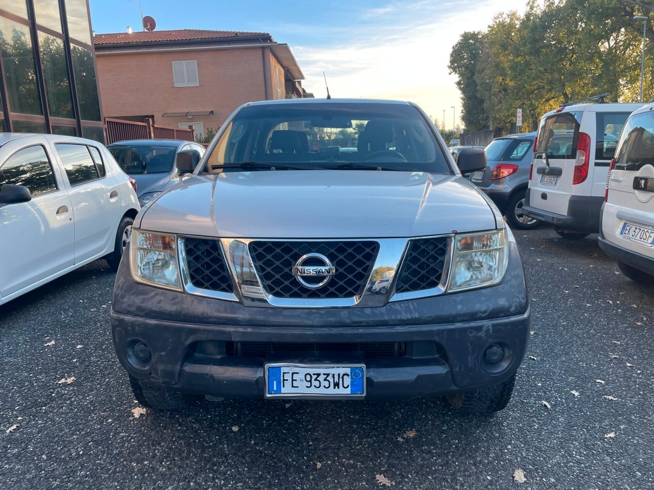 Nissan Navara 2.5 dCi 4 porte Double Cab SE + GANCIO TRAINO