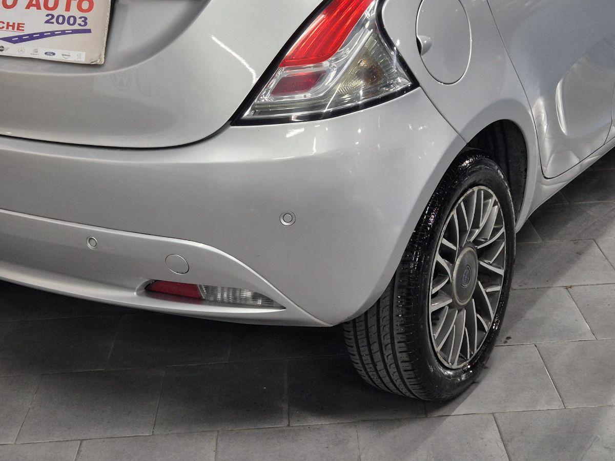 LANCIA - Ypsilon - 1.2 69 CV 5p. Platinum