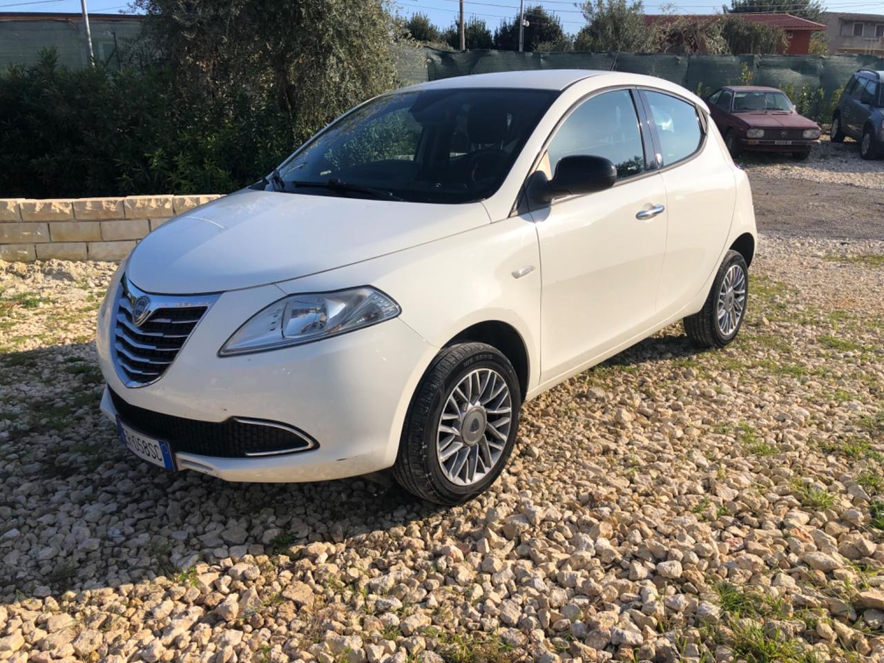Lancia Ypsilon 0.9 TwinAir 85 CV 5 porte Metano Ecochic Gold