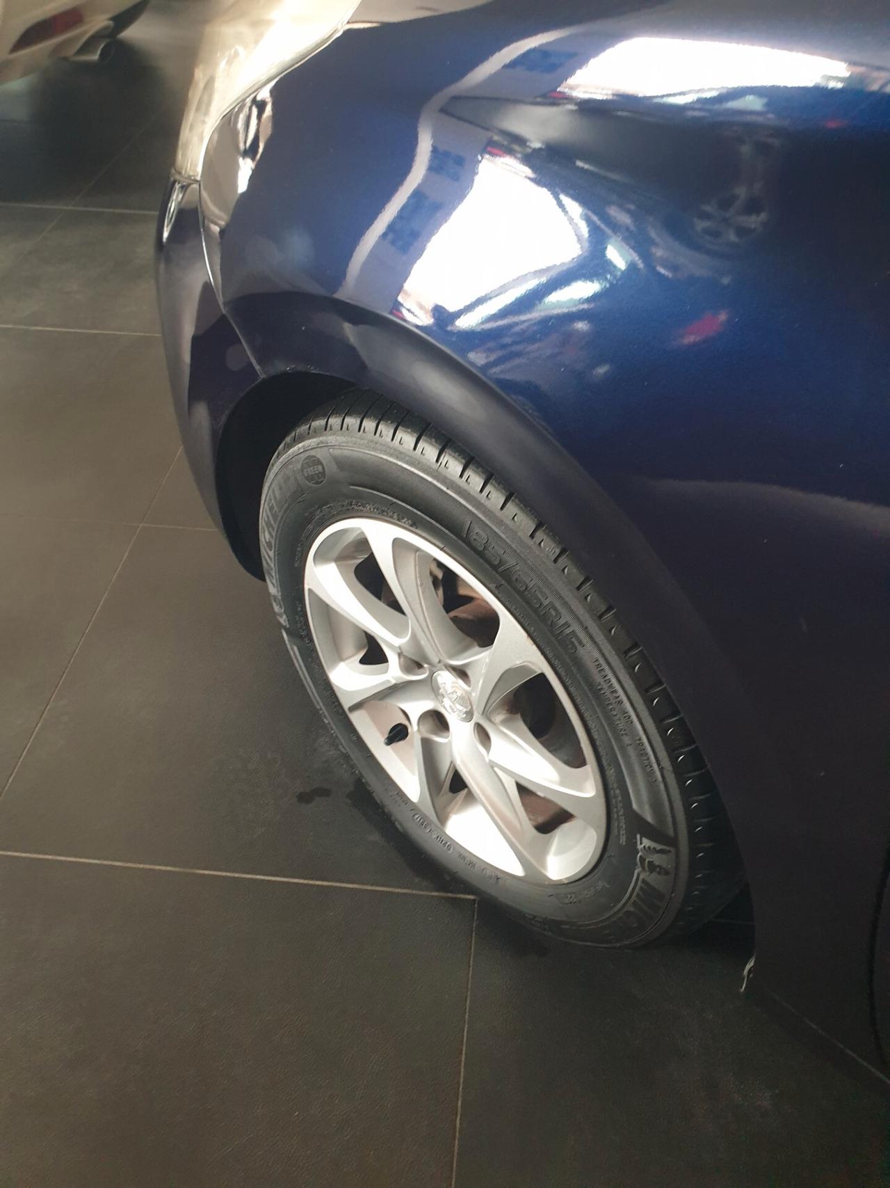 Peugeot 208 1.4 HDi 68 CV 5 porte Allure