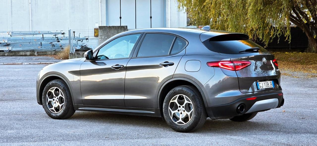 Alfa Romeo Stelvio 2.2 Turbo Diesel 160CV Super AT8 RWD