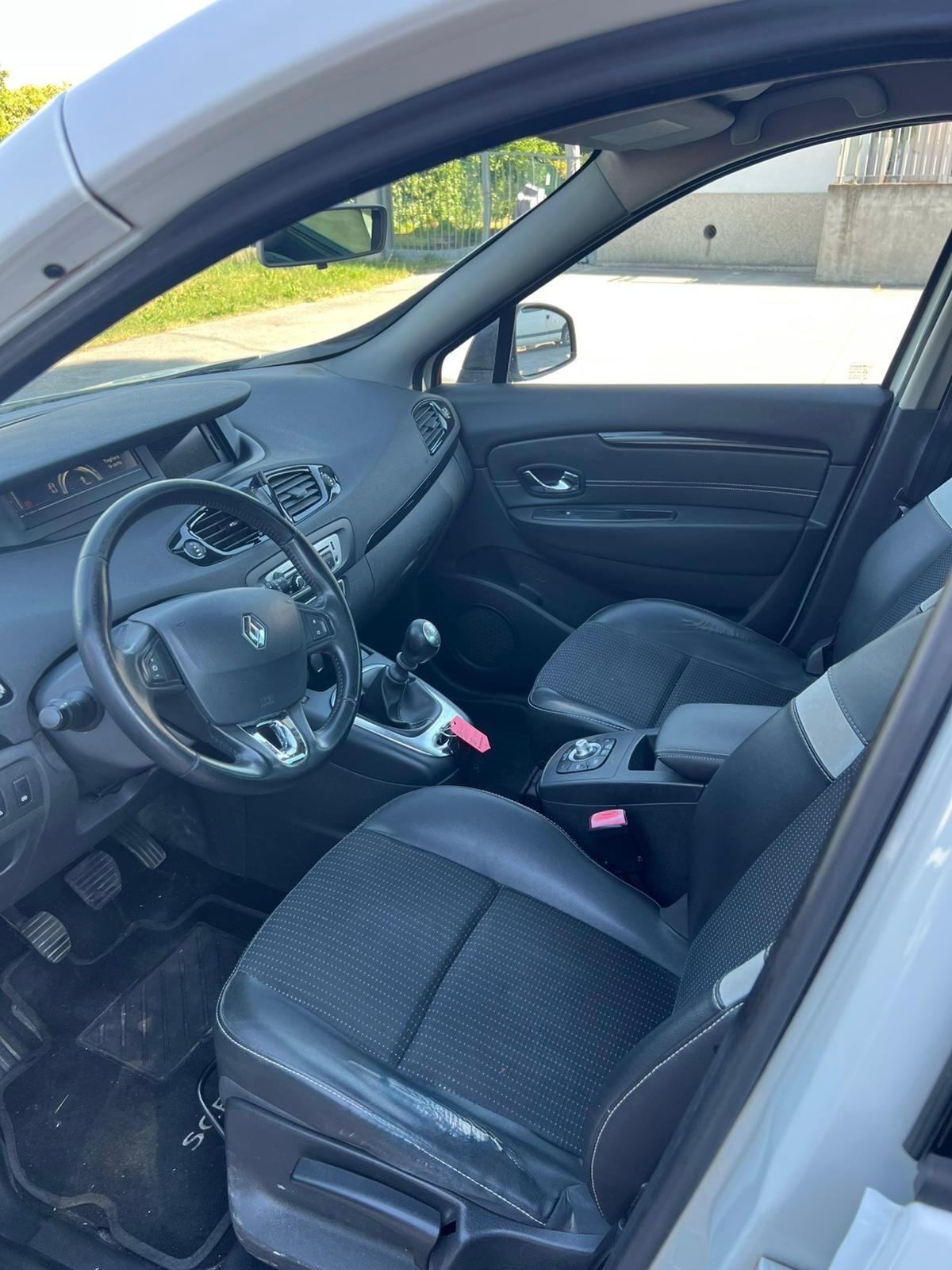 Renault Scenic Scénic XMod 1.5 dCi 2012