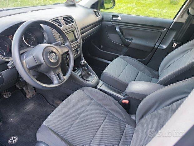 Volkswagen Golf 1.6 cinghia e tagliando e gomme nuovi