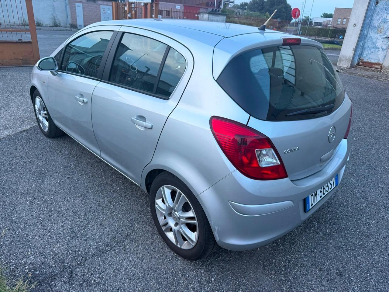 Opel Corsa 1.4 16V 5 porte Enjoy