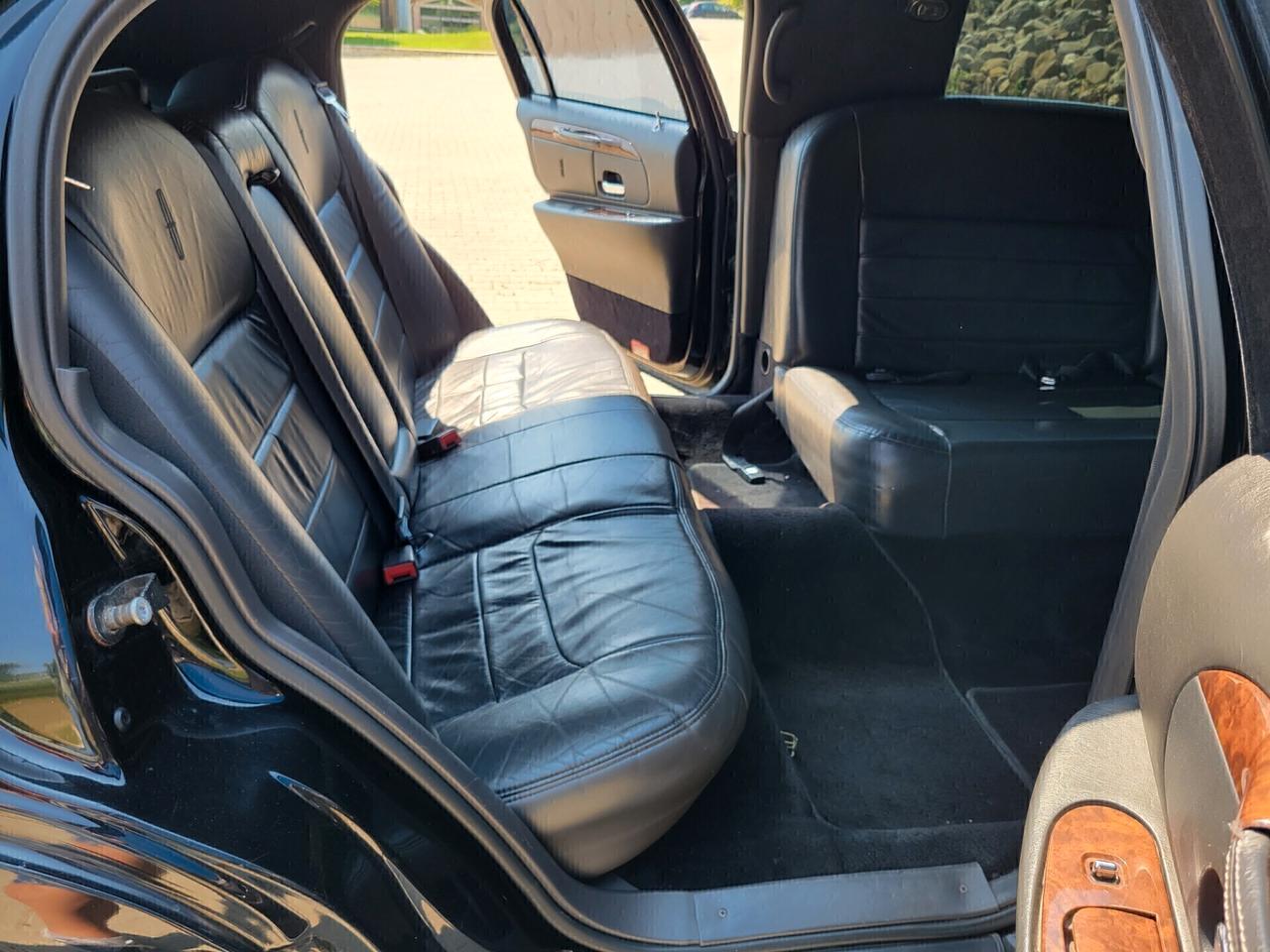 Limousine Lincoln Town car V8 4.6cc 209cv Benz/Gpl