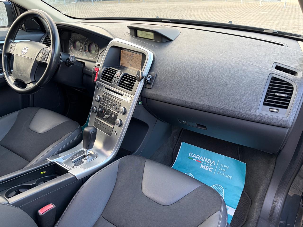 Volvo XC60 2.4 D5 Momentum “Tetto apribile” full optional