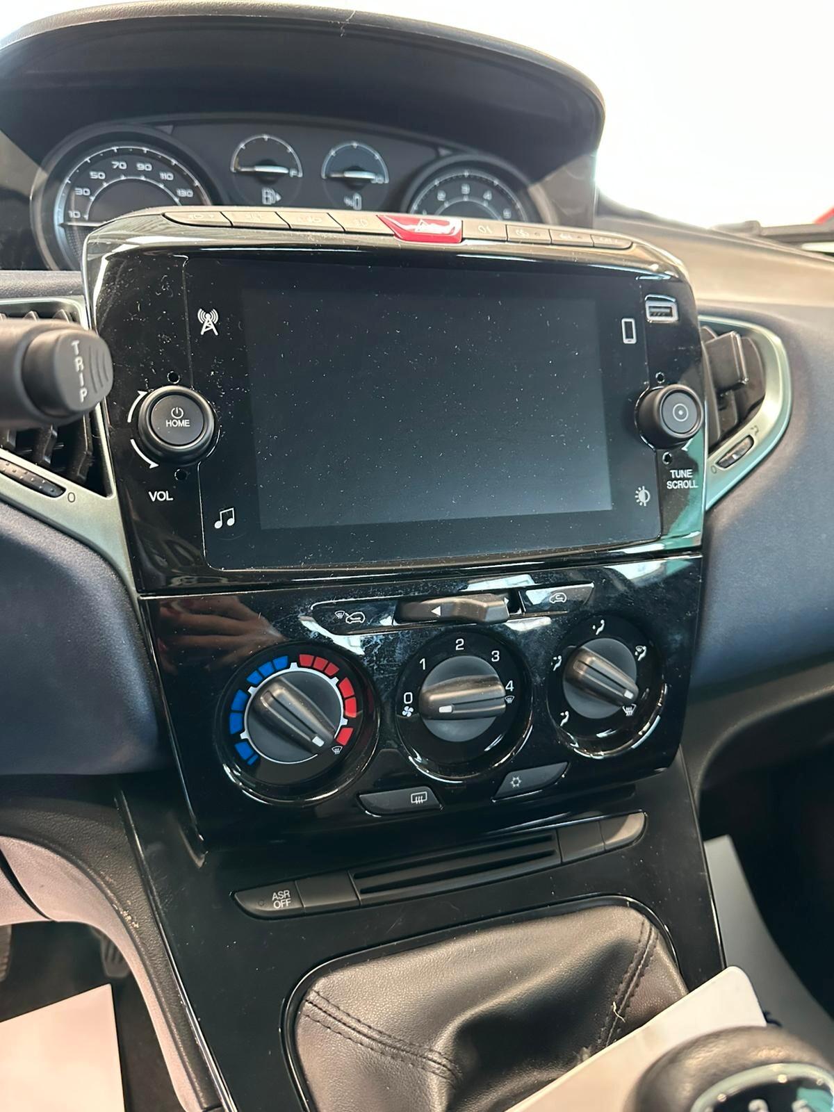 Lancia Ypsilon 1.0 FireFly 5 porte S&S Hybrid Platino