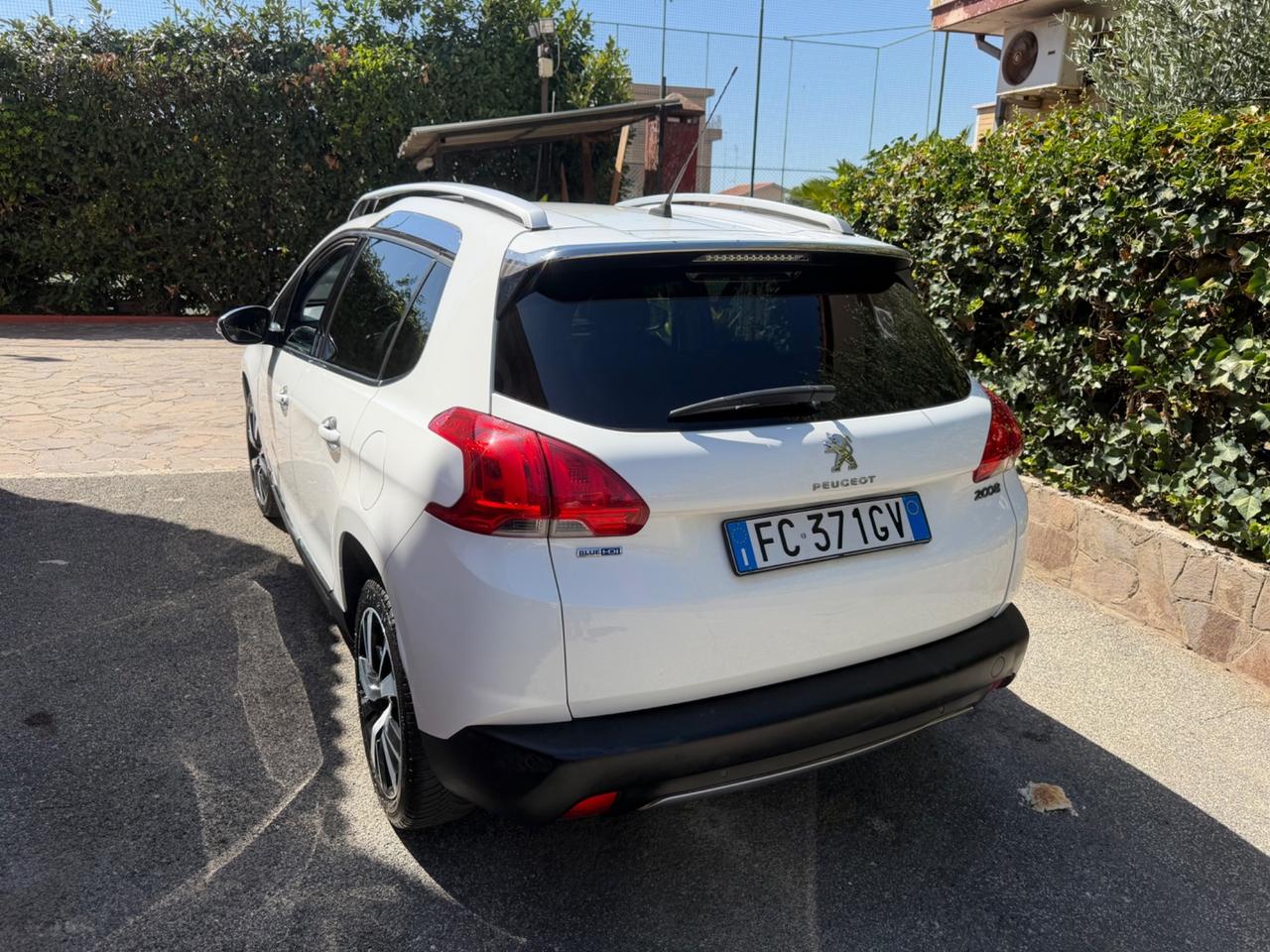 Peugeot 2008 BlueHDi 100 Allure