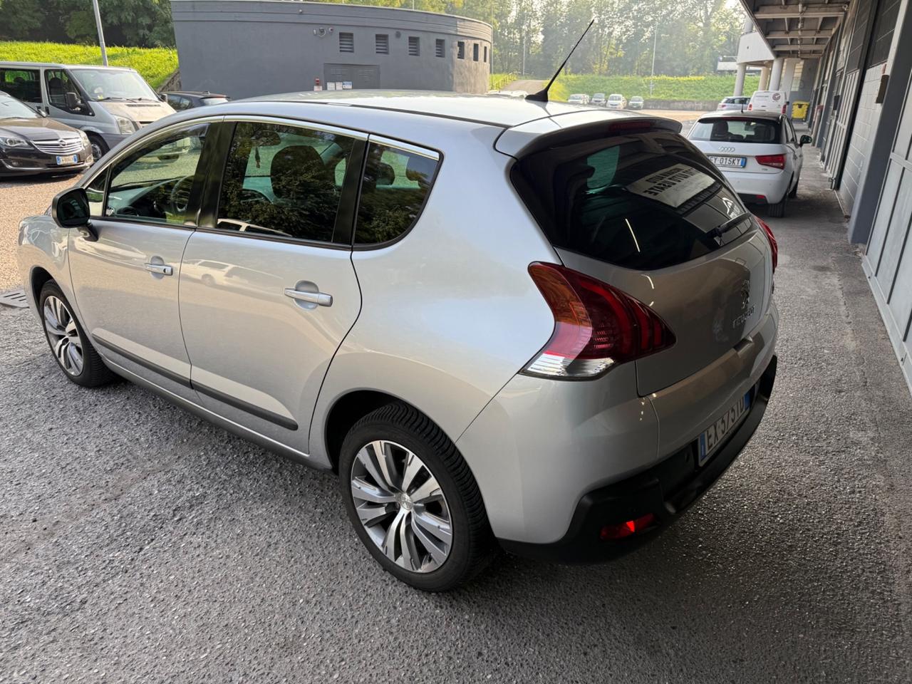 Peugeot 3008 1.6 HDi 115CV Business