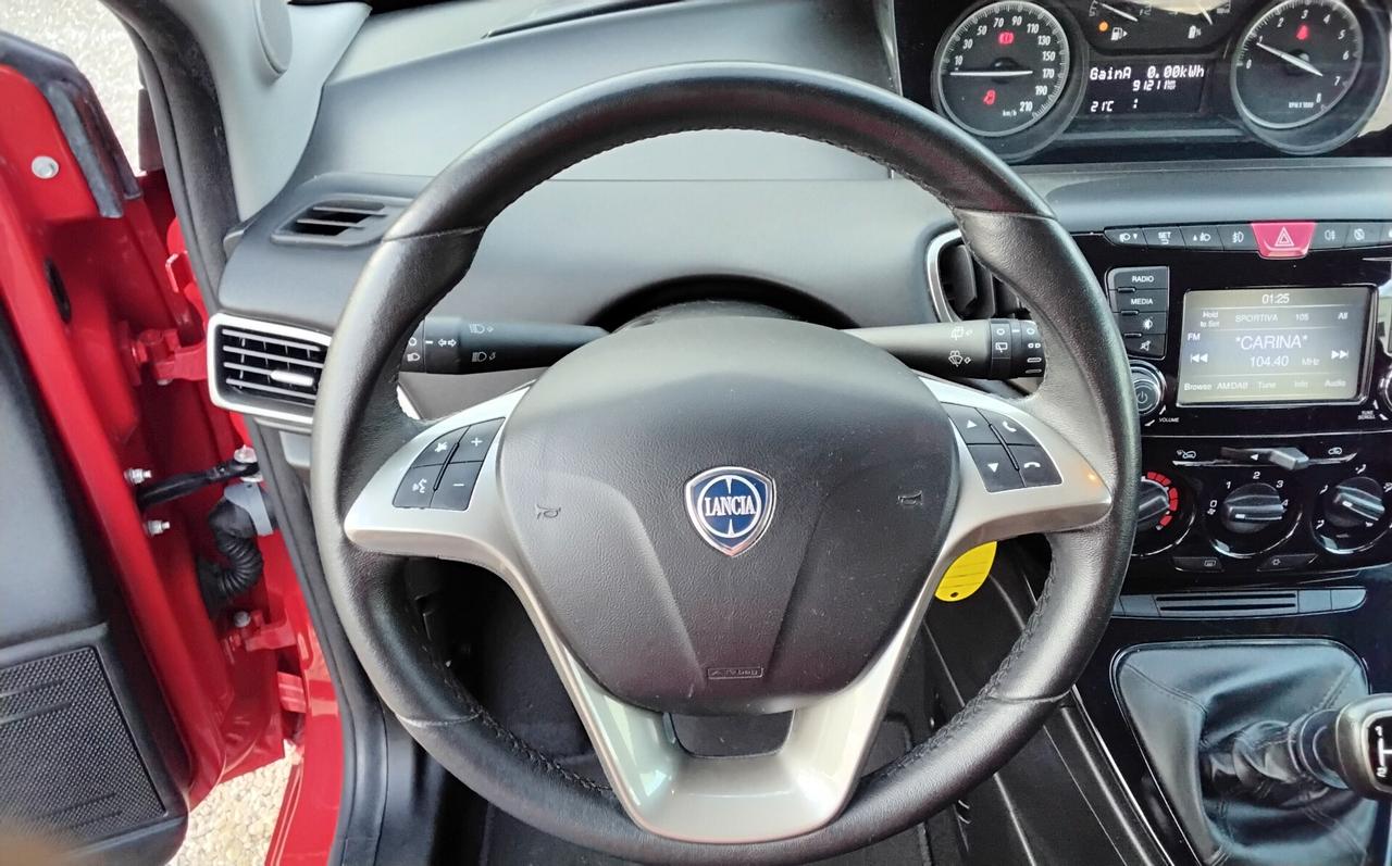 Lancia Ypsilon 1.0 FireFly 5 porte S&S Hybrid Ecochic Silver