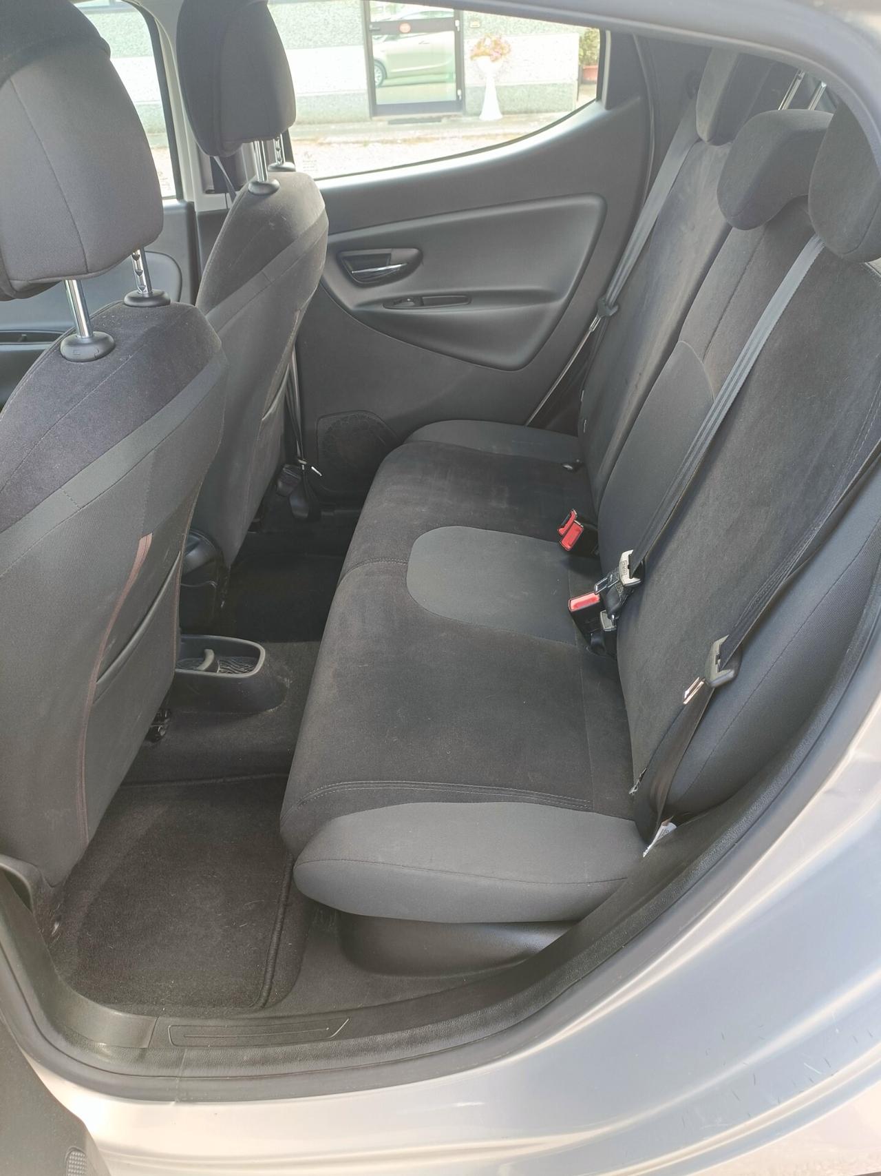 Lancia Ypsilon 1.2 69 CV 5 porte GPL Ecochic Silver