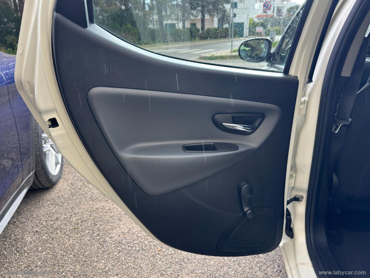 LANCIA Ypsilon 1.2 69 CV 5p. Silver