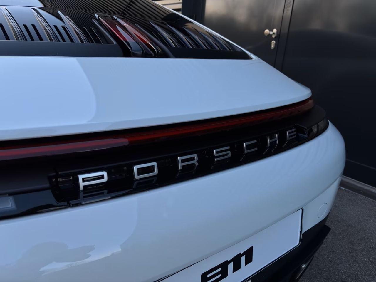 PORSCHE 992 911 Carrera