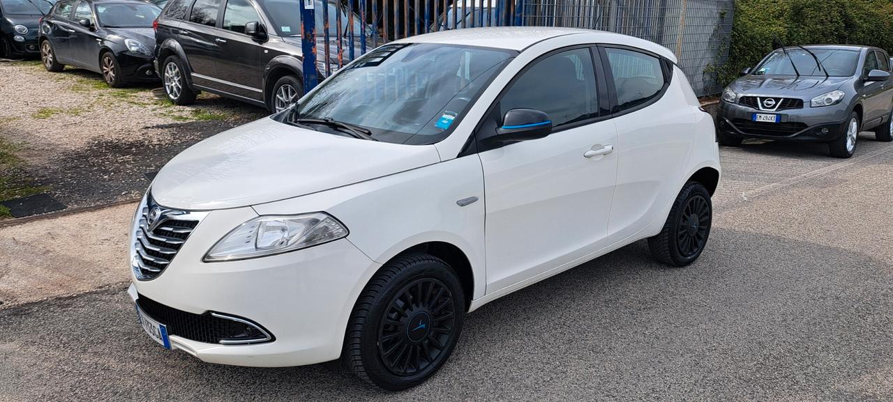 Lancia Ypsilon 0.9 TwinAir 85 CV 5 porte Metano Ecochic Silver