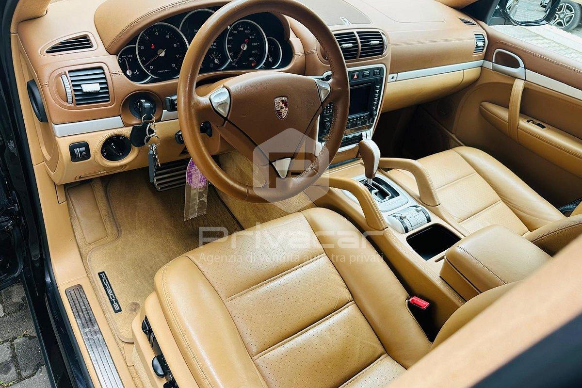 PORSCHE Cayenne 4.8 Turbo