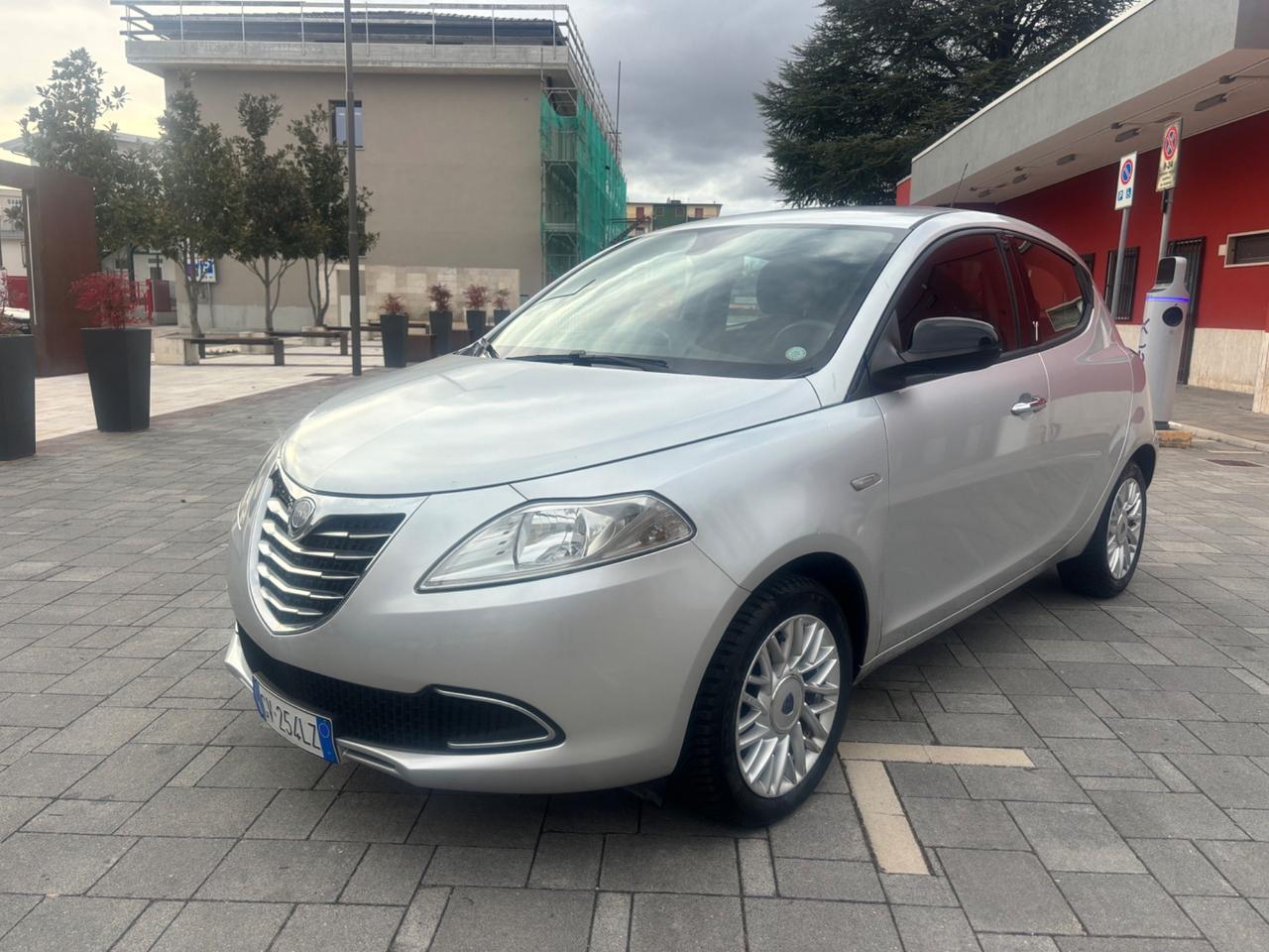 Lancia Ypsilon 1.2 69 CV 5 porte Gold