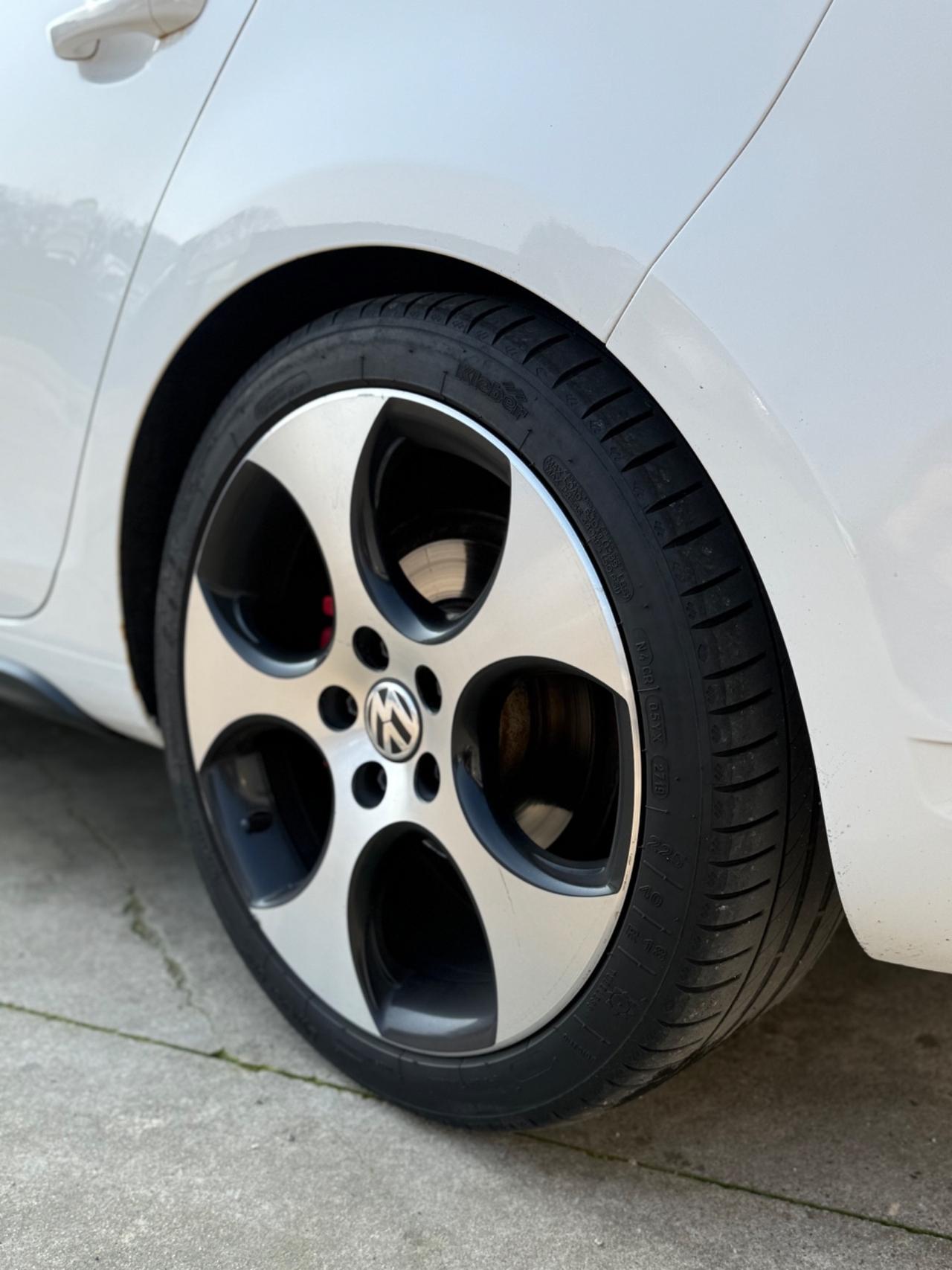 Volkswagen Golf GTI 2.0 TSI 5p.