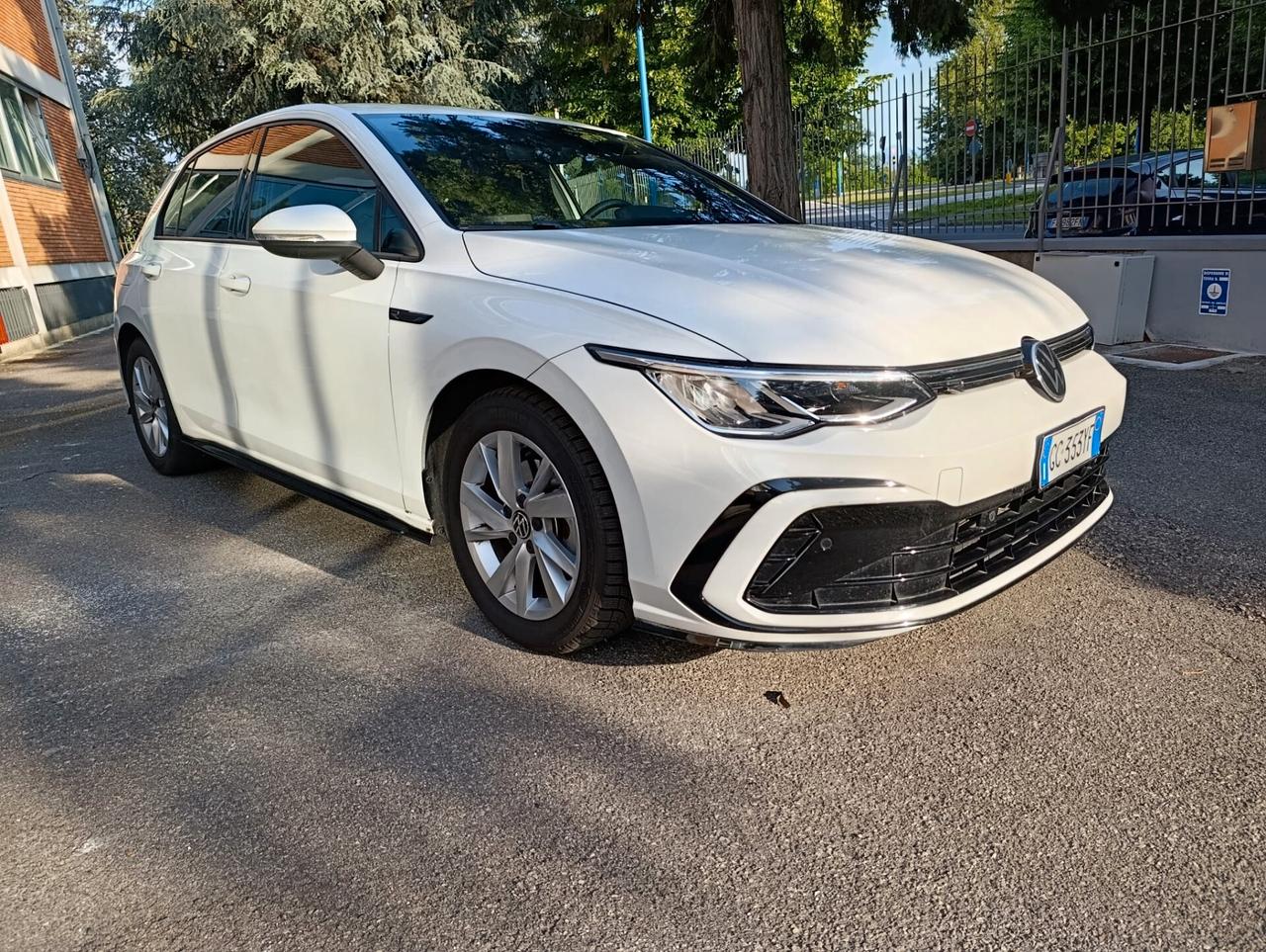 Volkswagen Golf 1.5 eTSI 150 CV EVO ACT DSG R-Line - NEOPATENTATI