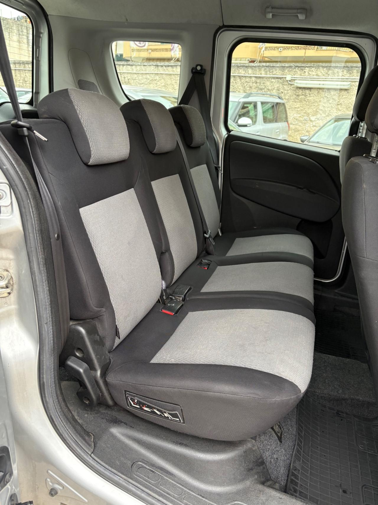 Fiat Doblò 1.6 MJT furgone con 5 posti