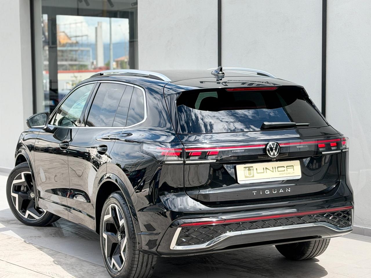 Volkswagen Tiguan 2.0 TDI 150 CV DSG R-Line UNICO PROPRIETARIO ITALIANA