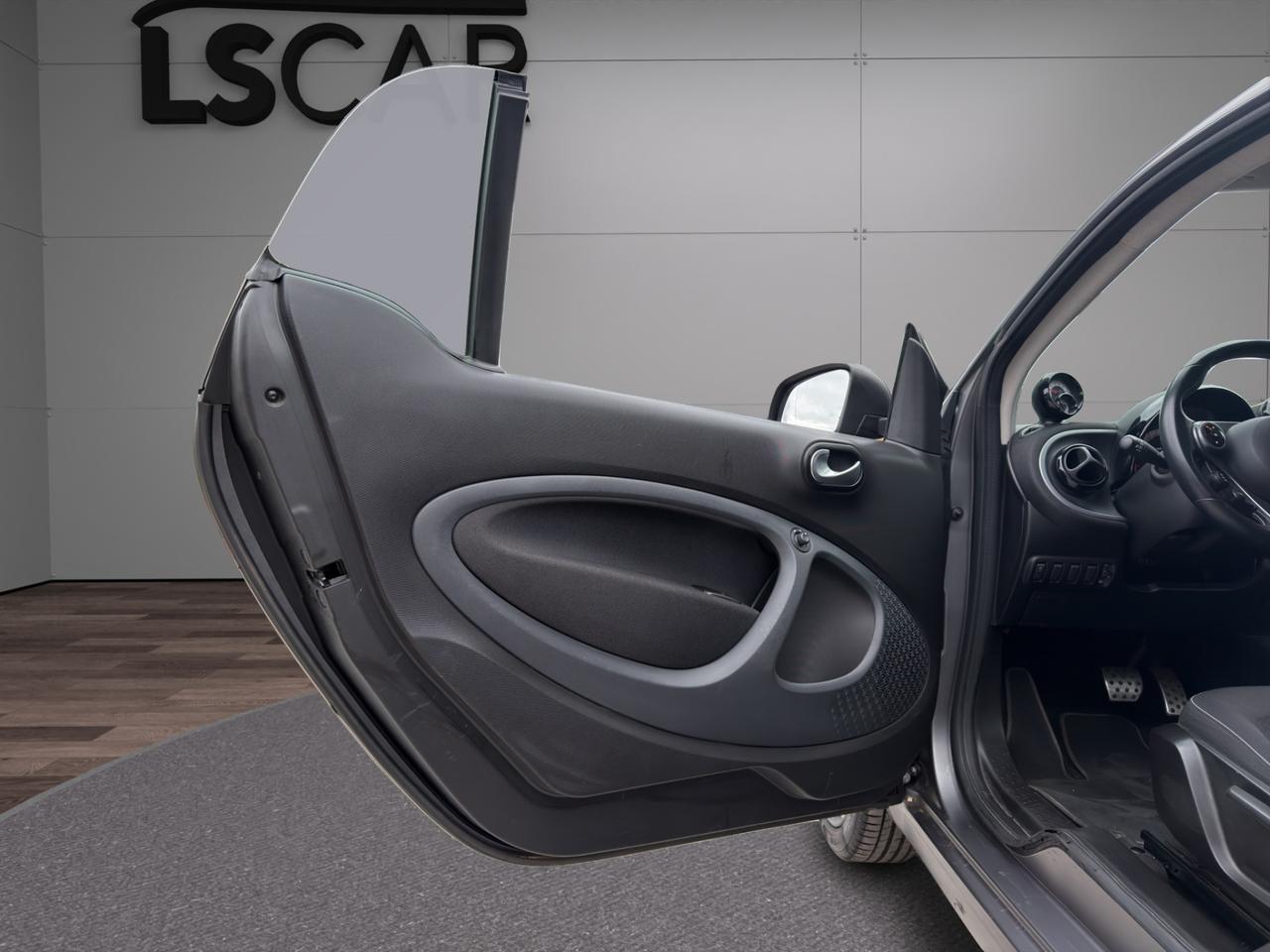 smart forTwo Allestimento BRABUS - Unipro - Promo Finanziamento - Tetto panoramico - LED