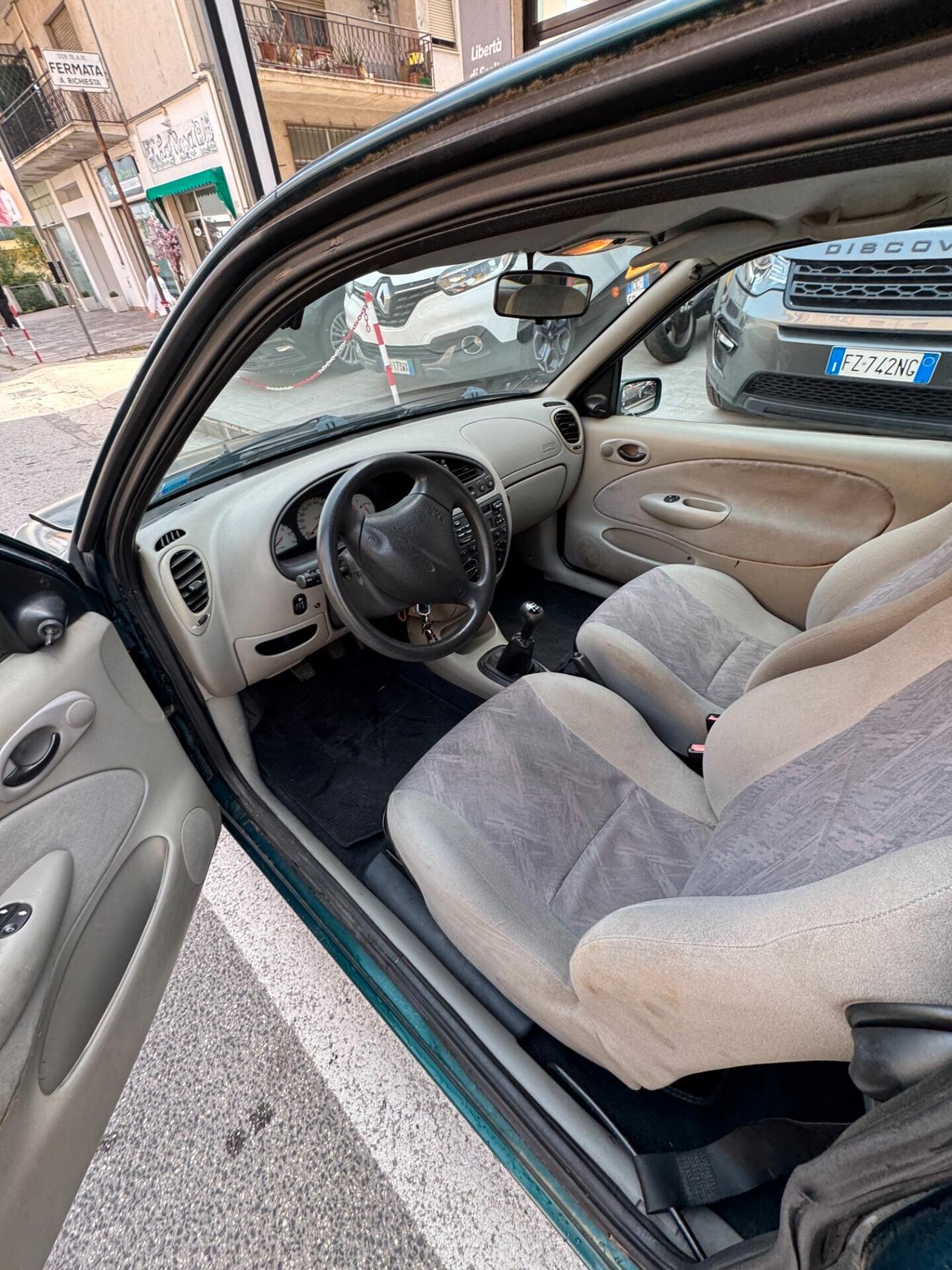 Ford Fiesta 1.2i 16V cat 5 porte Ghia