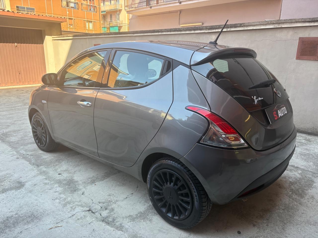 Lancia Ypsilon 1.0 FireFly 5 porte S&S Hybrid Ecochic A. Ferretti