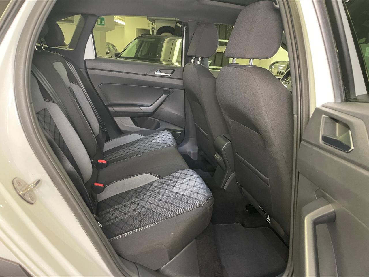 Volkswagen Taigo 1.0 tsi r-line 110cv