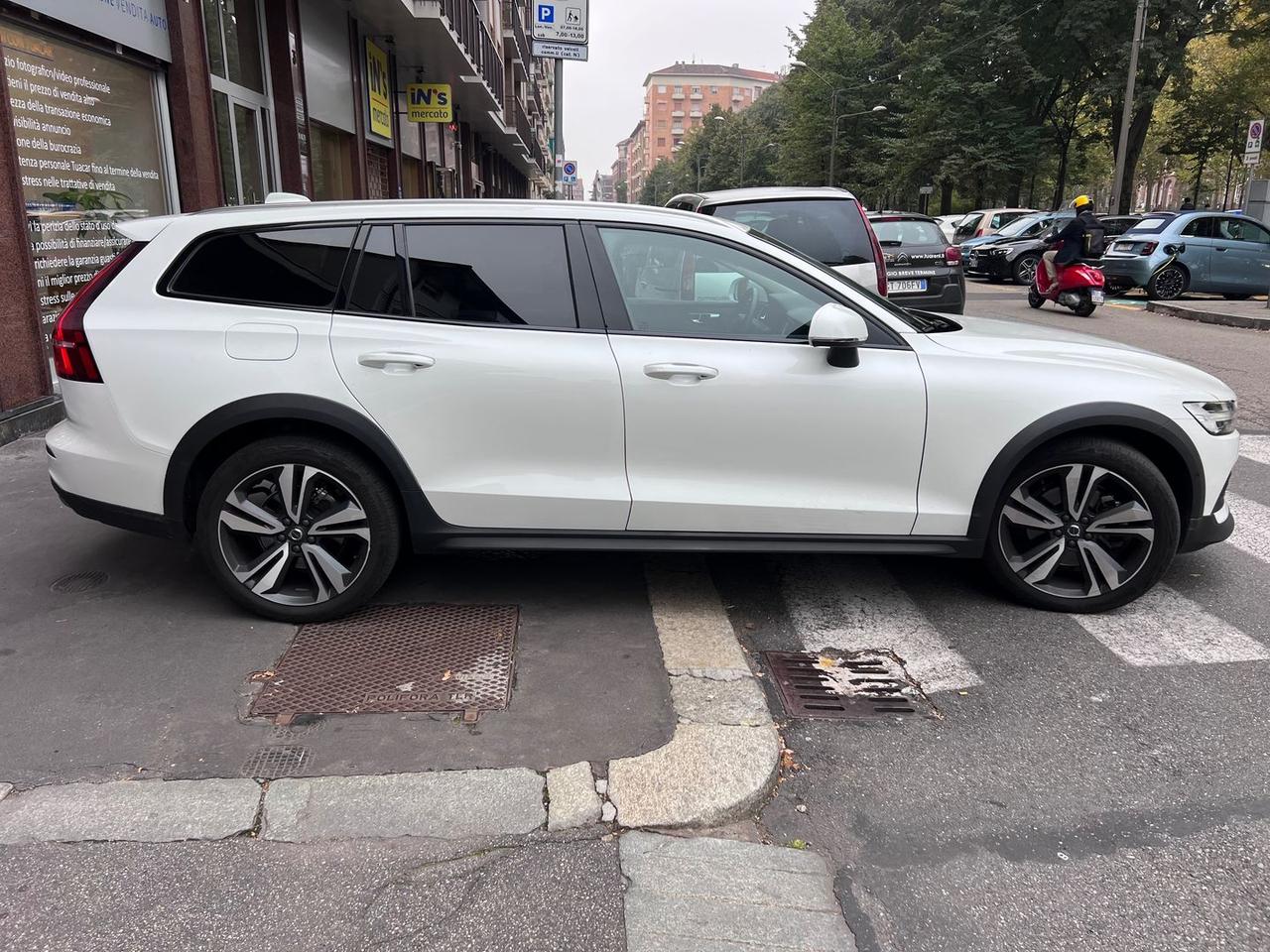 Volvo V60 Core 2.0 B4 MHEV #7114