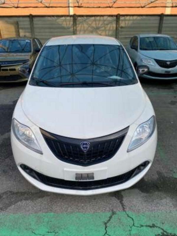 Lancia Ypsilon 1.0 FireFly Hybrid Oro