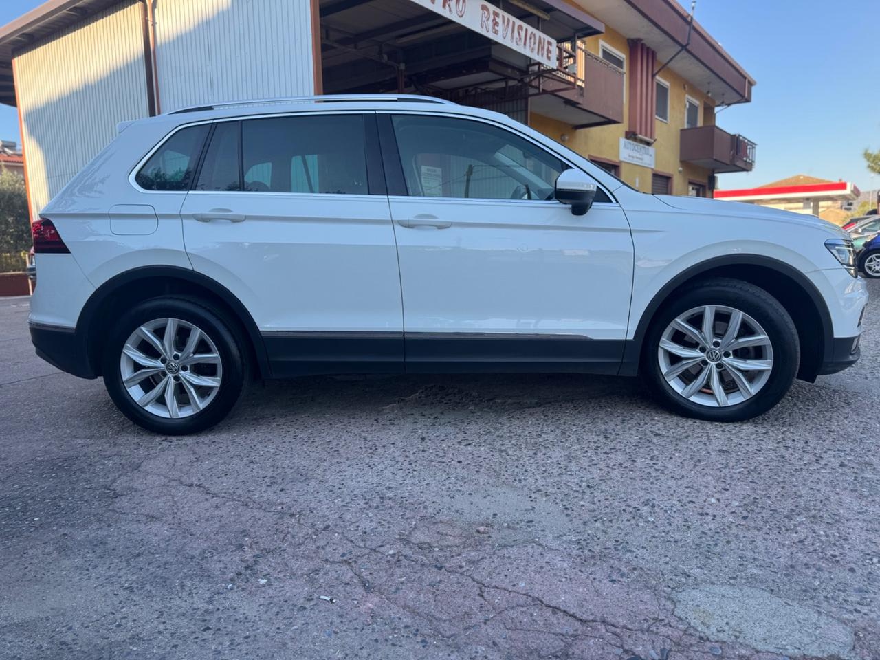 Volkswagen Tiguan 2.0 TDI SCR DSG 4MOTION Business BMT
