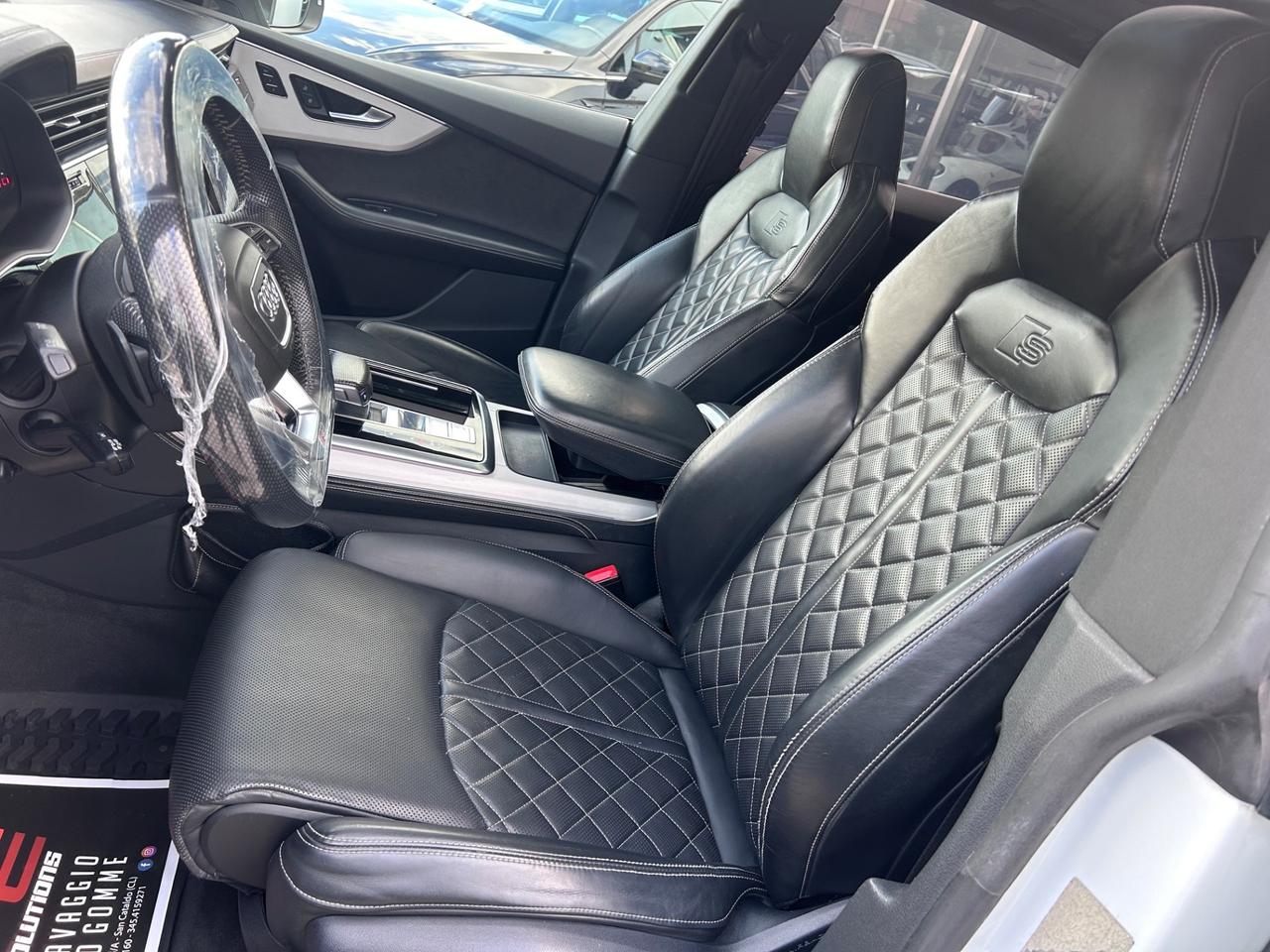 Audi Q8 50 TDI 286 CV quattro S-Line allestimento RS