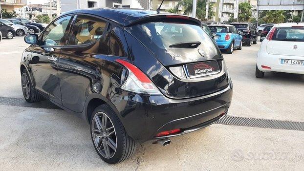 Lancia Ypsilon 1.3 MJT 95 CV 30th Anniversary