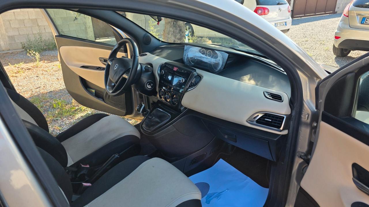 Lancia Ypsilon 1.2 69 CV 5 porte Gold