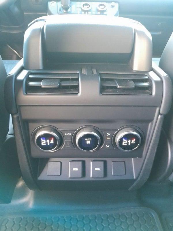 Land Rover Defender 3.0D I6 200 110 X-DYNAMIC SE AWD 7POSTI