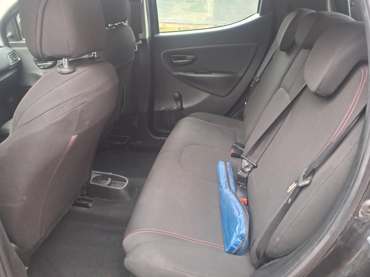 Lancia Ypsilon 1.2 69 CV 5 porte GPL Ecochic Silver neopatentati