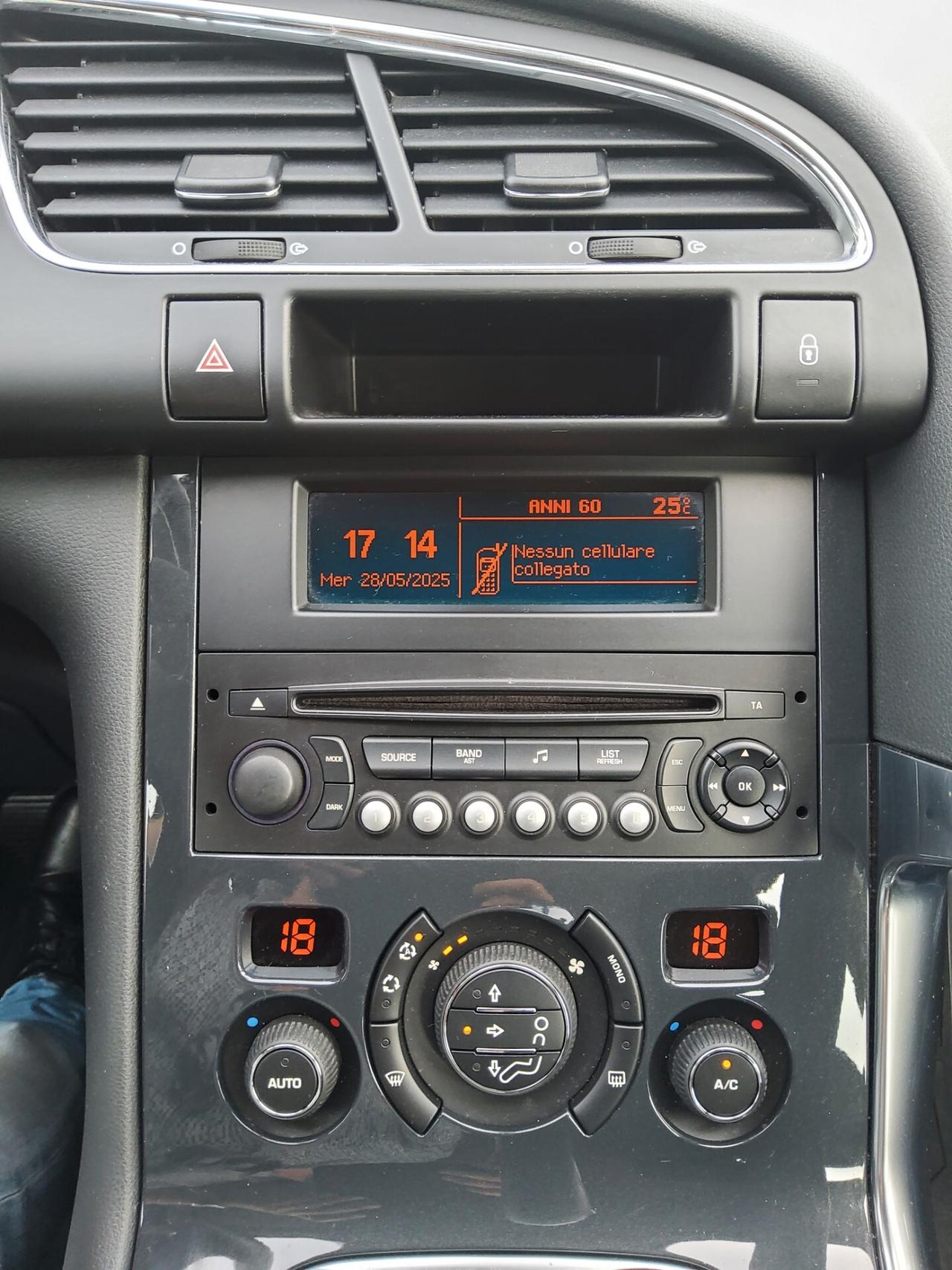Peugeot 3008 1.6 e-HDi 112CV cambio robotizzato S.&S. Business