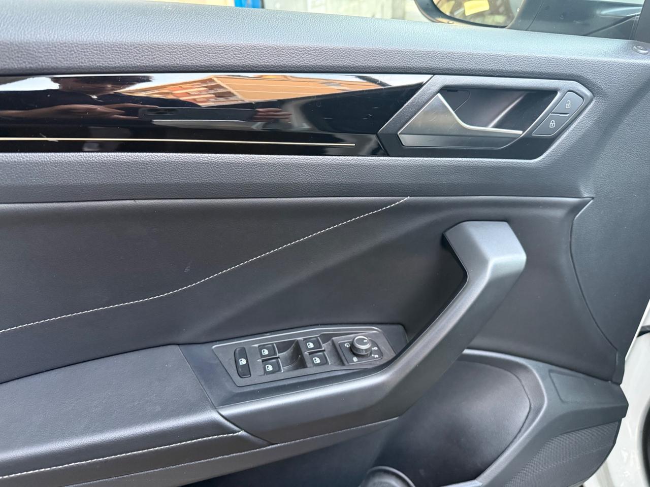 Volkswagen T-Roc 1.5 TSI DSG R-LINE PRONTA CONSEGNA